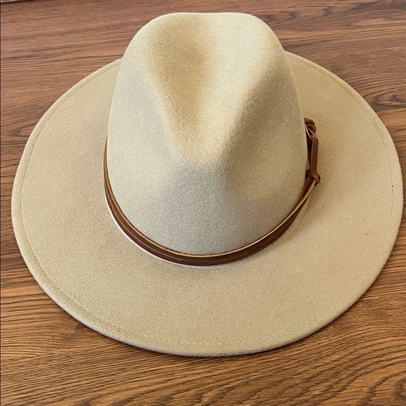 Wyeth Billie Hat in Taupe main image 9